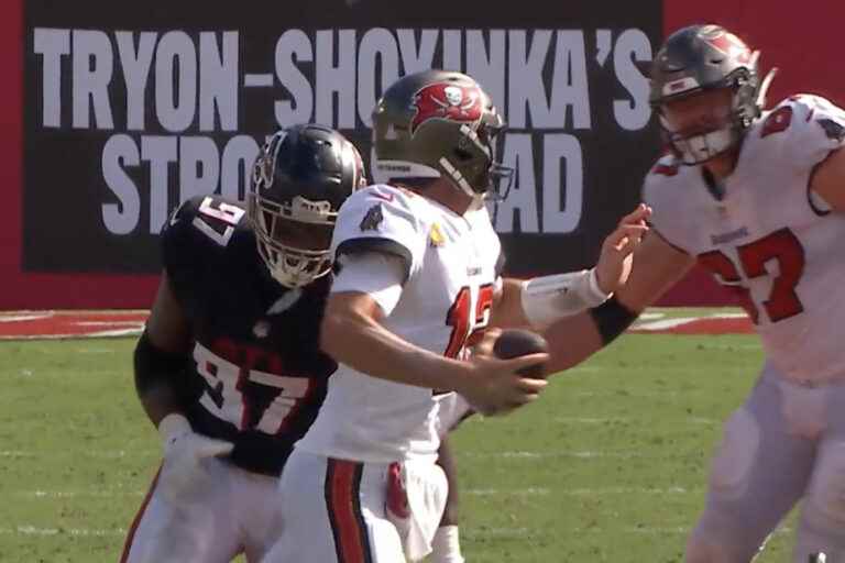 NFL |  Quarterback roughing penalties spark controversy