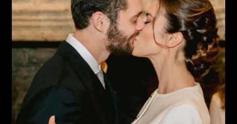 Natali Husic married to Louis Sarkozy: sublime photos of her dress with two plunging and elegant necklines