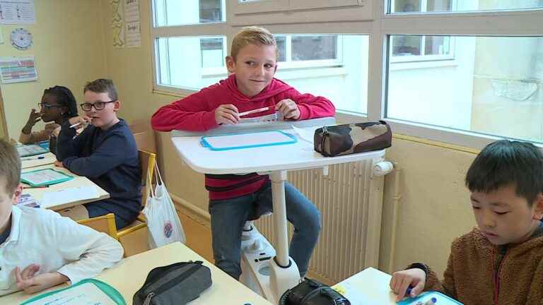 Near Reims, bike-offices to help children concentrate