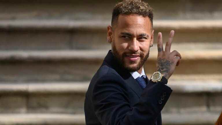 Neymar and his father deny any irregularity in their corruption trial