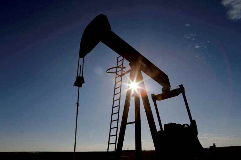 Oil undermined by prospect of new use of US reserves