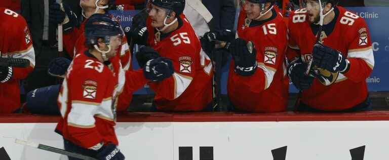 Panthers break Flyers streak