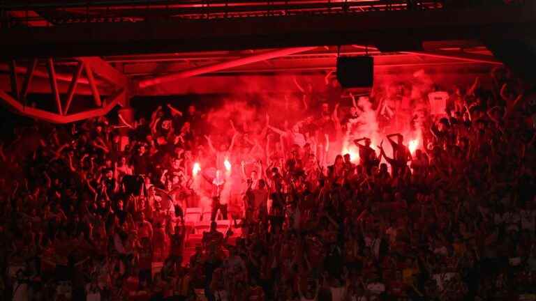 Parisian supporters denounce “shocking” pat-downs at the entrance to the stadium