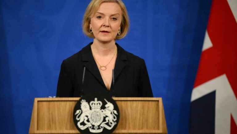 Prime Minister Liz Truss announces her resignation