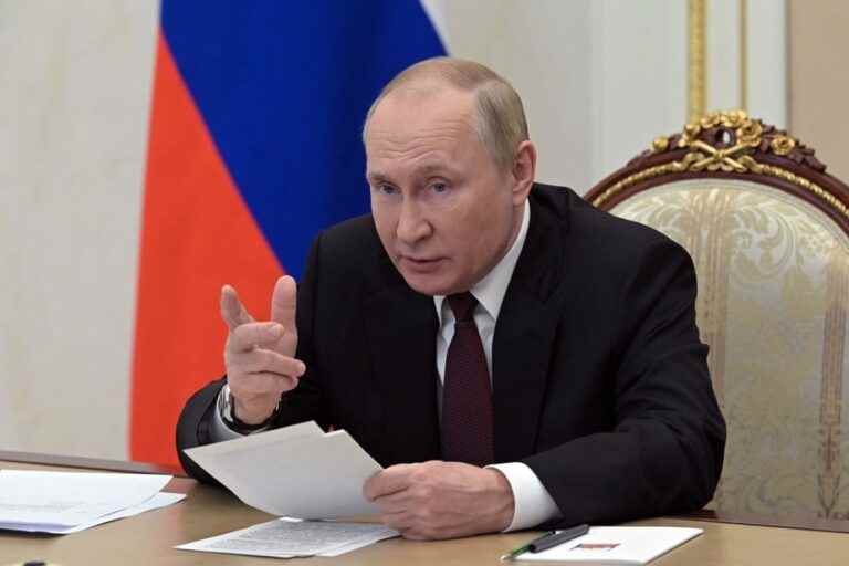 Putin attends nuclear deterrent force training