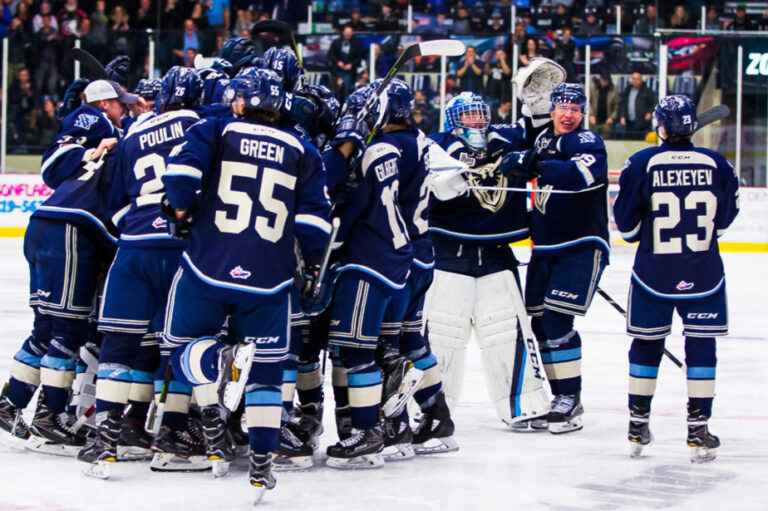 QMJHL |  Justin Gill and Jakob Robillard help the Phoenix defeat the Huskies