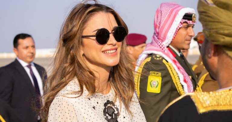 Rania of Jordan: Sparkling in an immaculate dress, the queen impresses in Oman!