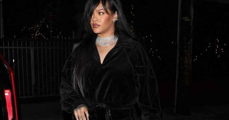 Rihanna very glamorous in velvet and large necklace: the singer caused a sensation in Los Angeles