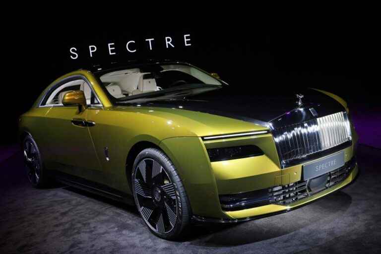 Rolls Royce unveils its first electric car