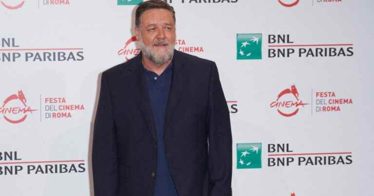 Russell Crowe: first red carpet with his sublime and young companion in Rome, a very complicit couple