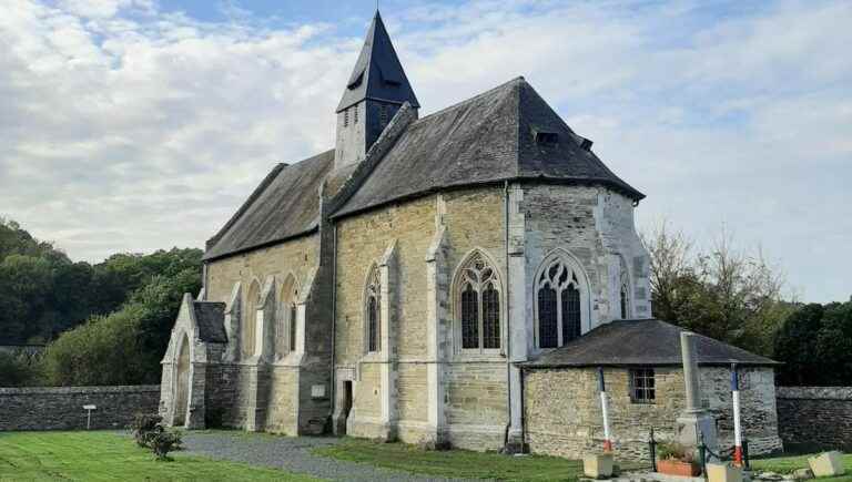 Sainte-Suzanne-sur-Vire: empty houses to restore the church