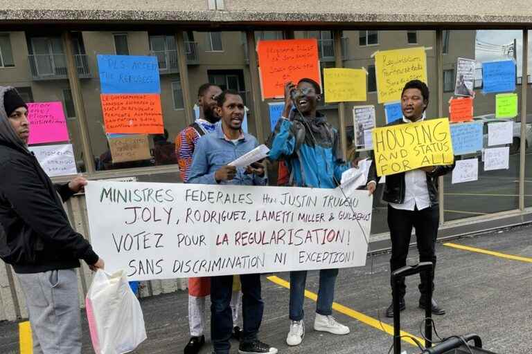 Solidarity without borders |  Protesters demand the regularization of undocumented immigrants to Justin Trudeau