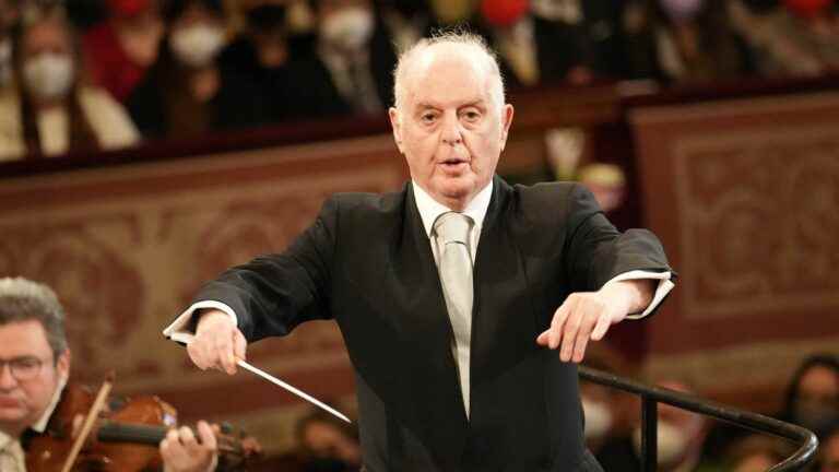 Suffering from a neurological disease, the famous conductor Daniel Barenboim renounces his future commitments