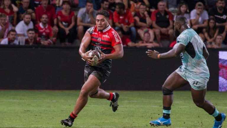 The 3rd line of Stade Toulousain Selevasio Tolofua joins his brother Christopher in Toulon