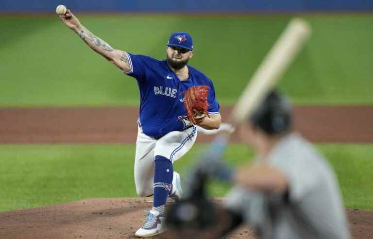 The Blue Jays are shut out 4-0 by the Mariners in the first game of the series