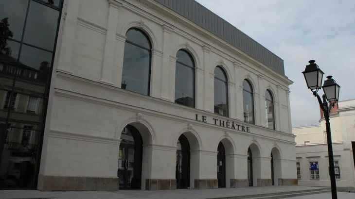 The Laval theater enters the big leagues