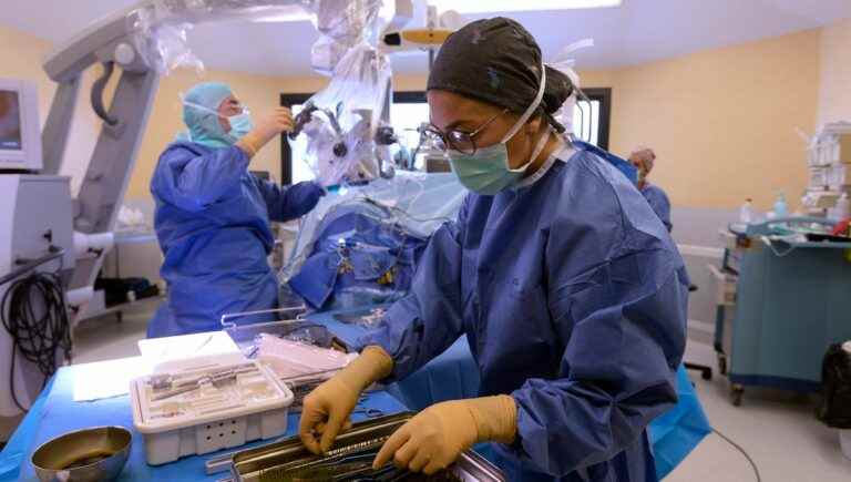 The Toulouse University Hospital lacks operating theater nurses