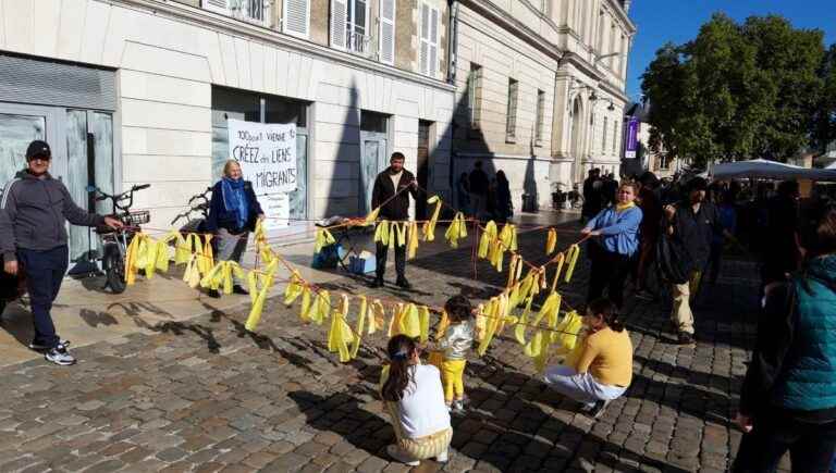 The association “100 for 1” draws a star of solidarity in Poitiers