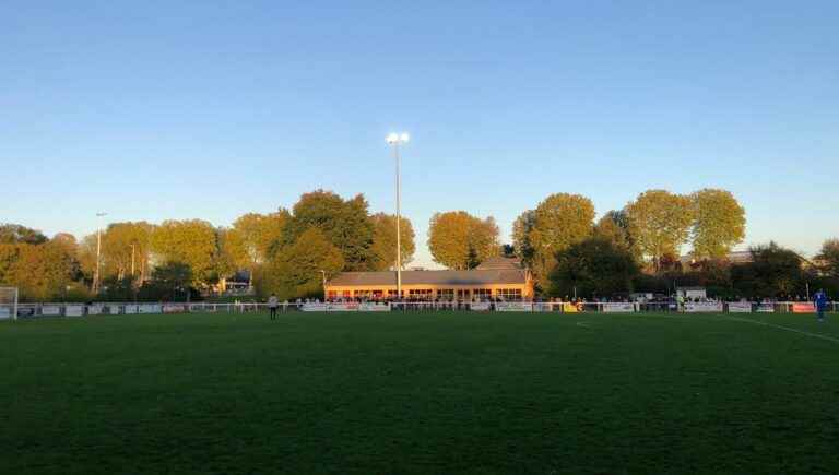 The deputy mayor of Château-Gontier angry after seeing a stadium lit up in broad daylight