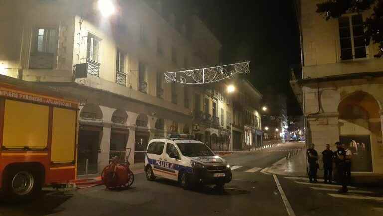 The police in action in the city center of Pau for a man entrenched near Place Gramont