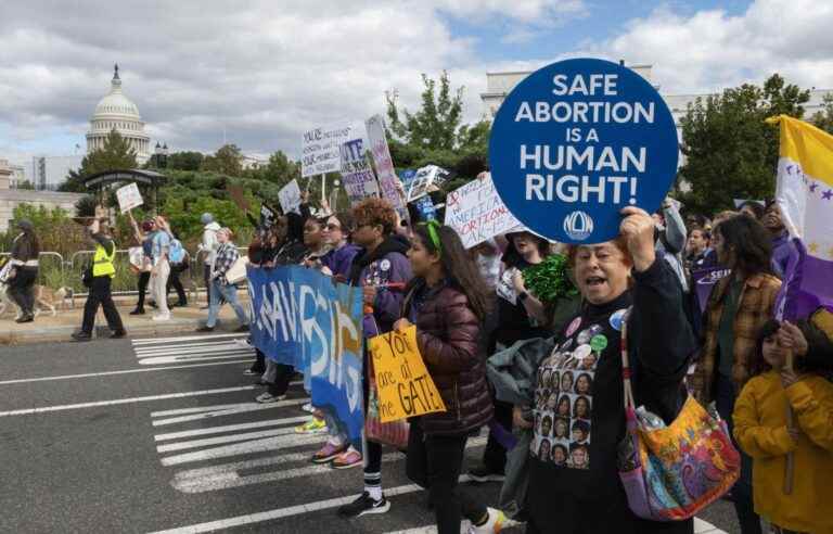 Thousands of women demonstrate for the right to abortion in the United States