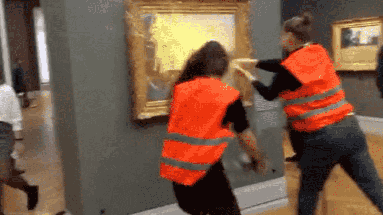 VIDEO.  environmental activists throw mashed potatoes at a Monet painting in Germany to denounce “climate catastrophe”