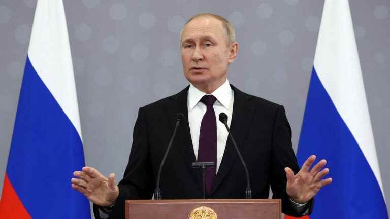 Vladimir Putin establishes martial law in the annexed territories