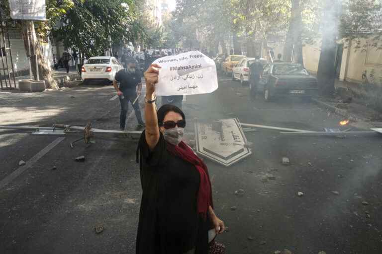 Walk for Iranian women |  The Press