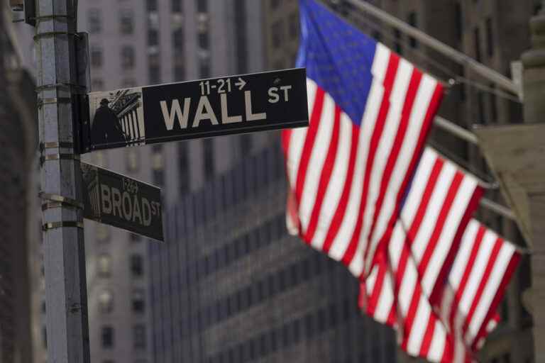 Wall Street ends the week down sharply