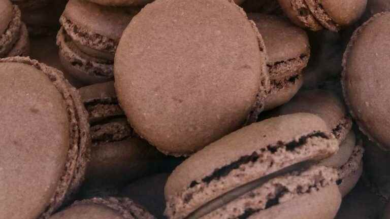 World record, pyramid of chocolate macaroons for the PARM association on November 6 in Andrézieux-Bouthéon.