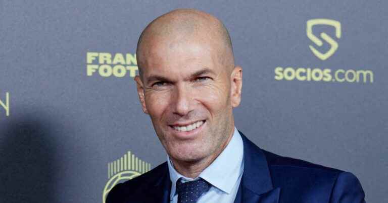 Zinedine Zidane facing his double, the resemblance is impressive!