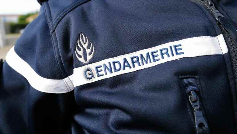 a gendarme seriously injured after a refusal to comply in Pugnac