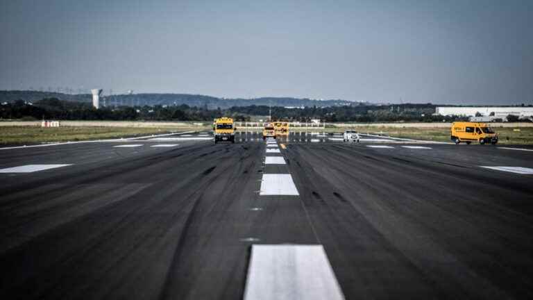 a plane from Rodez leaves the runway due to bad weather conditions