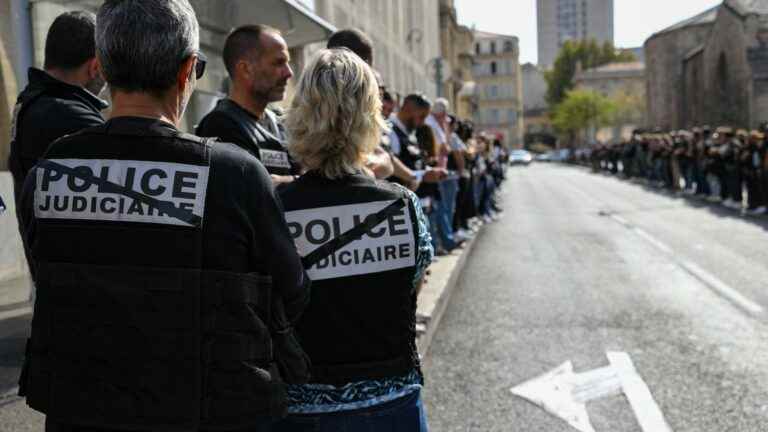 after the ousting of the boss of the PJ of Marseilles, hundreds of officers gathered throughout France