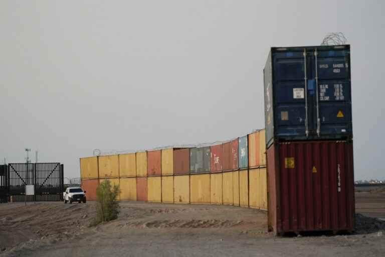 arizona |  Containers placed along the Mexican border to block migrants