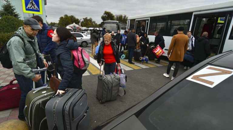 evacuations of civilians continue in Kherson