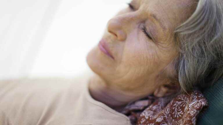 five hours of sleep or less from the age of 50 increases the risk of chronic diseases