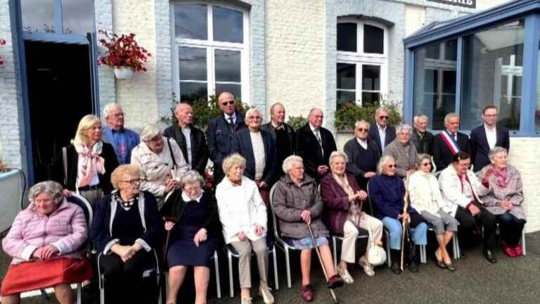 former comrades from the Campagne-lès-Hesdin school pose for a class photo, 76 years later