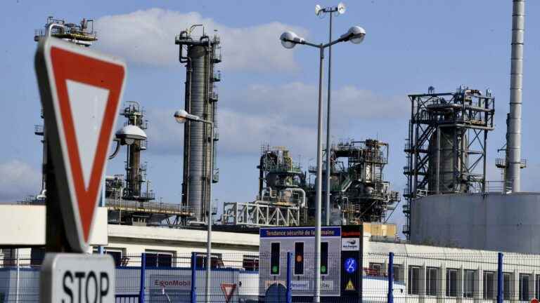 four employees requisitioned at the ExxonMobil site in Port-Jérôme