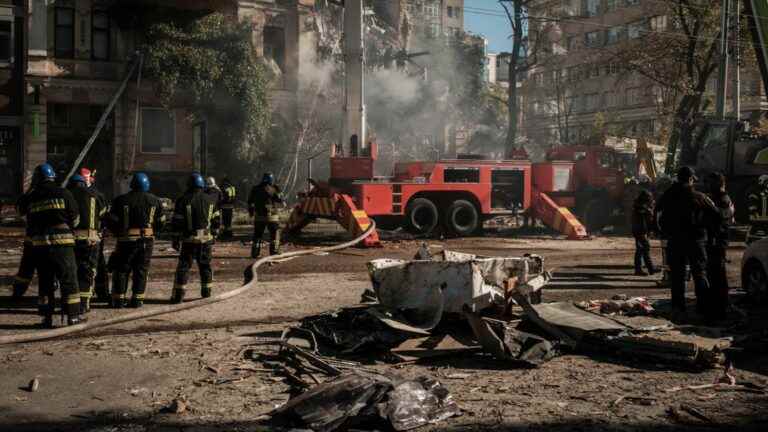 in kyiv, despite the strikes of kamikaze drones, the Ukrainians, worn out by the attacks, take little refuge in the shelters