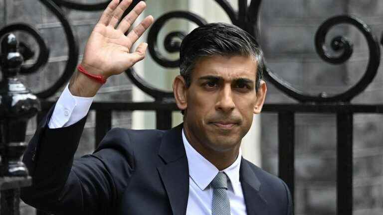 officially appointed Prime Minister, Rishi Sunak is responsible for forming a government