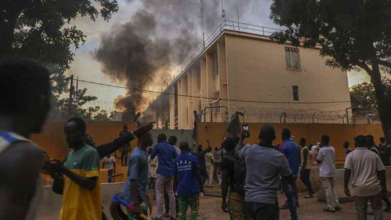 tear gas fired in front of the French Embassy to disperse protesters in favor of the putschists