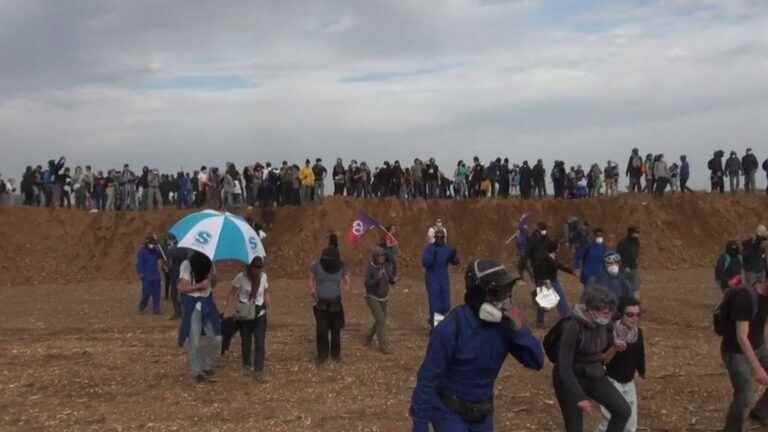 tense demonstration against the project of a “mega-basin”