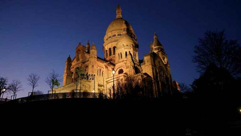 the Sacré-Coeur plunged into darkness to raise awareness of light pollution