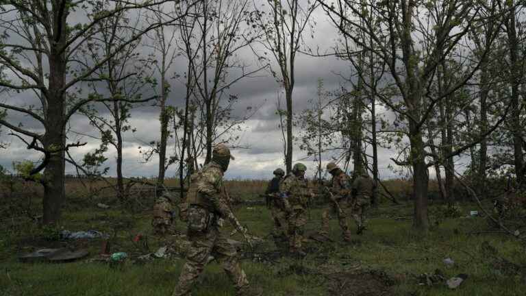 the Ukrainian army entered the strategic town of Lyman, in one of the regions annexed by Russia