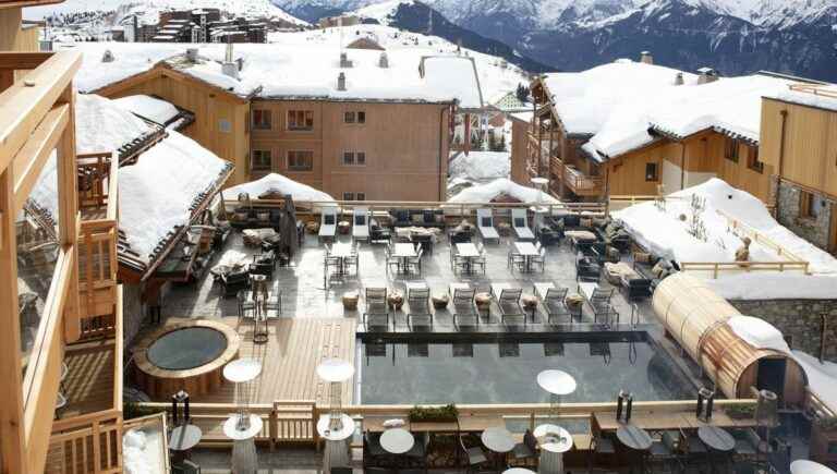 the hotel Les Grandes Rousses open all year round to keep its employees