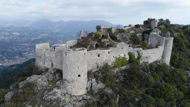 the inhabitants of Châteauneuf-Villevieille invited to restore their heritage