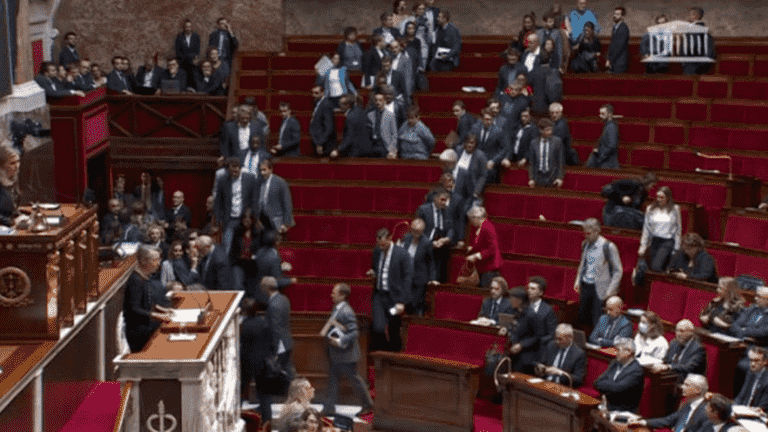 the motions of censure examined in the National Assembly