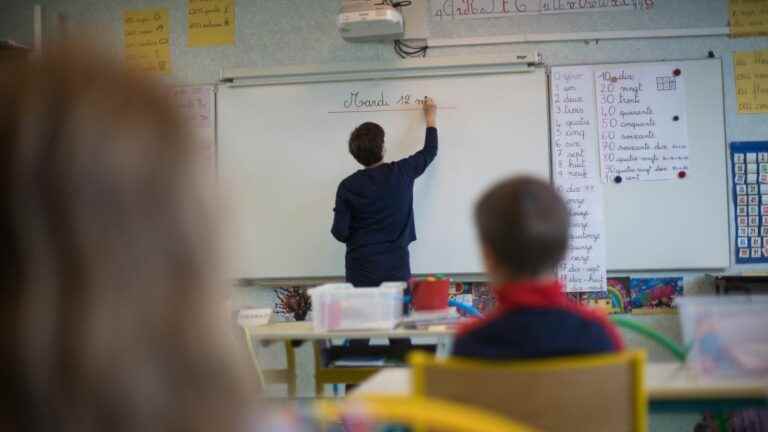 the salaries of French teachers still lagging behind, according to the OECD