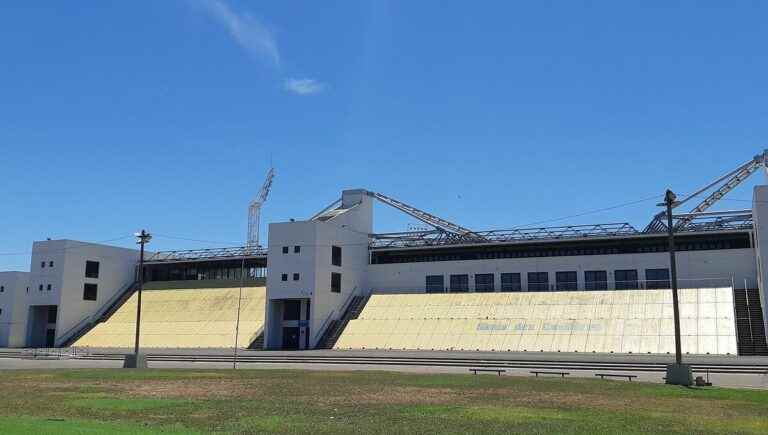 the ticket office for Nîmes / Bordeaux is open